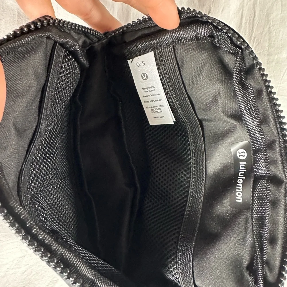 Lululemon Everywhere bag - Picture 2 of 3